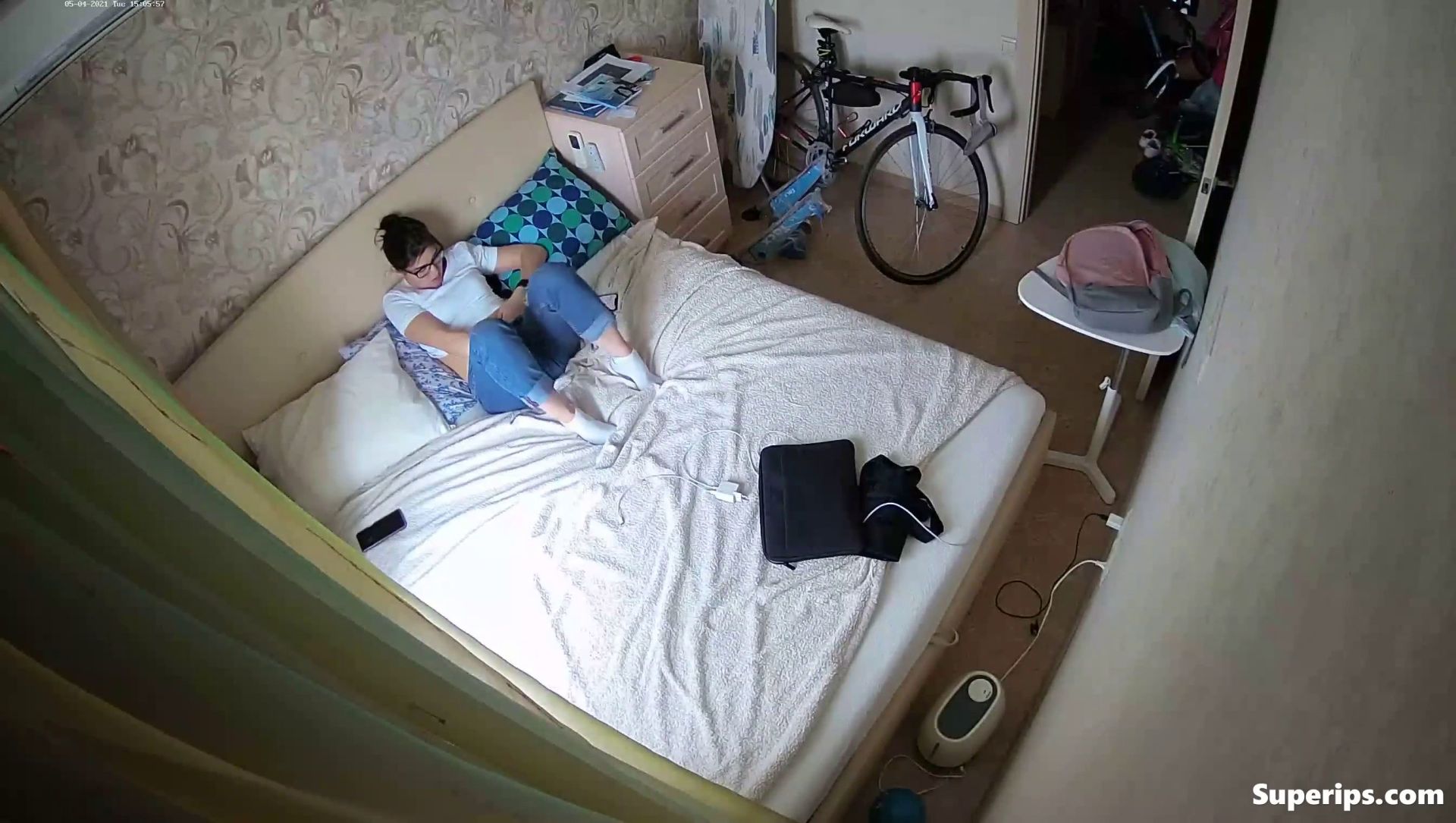 IPCAM – Russian teenage girl masturbates on her bed IPCAM – Russian teenage girl masturbates on her bed