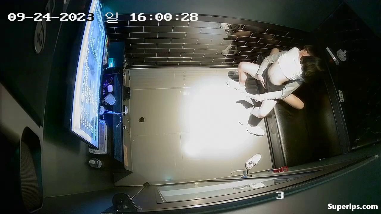 IPCAM – Slutty Korean girl gets groped in karaoke IPCAM – Slutty Korean girl gets groped in karaoke