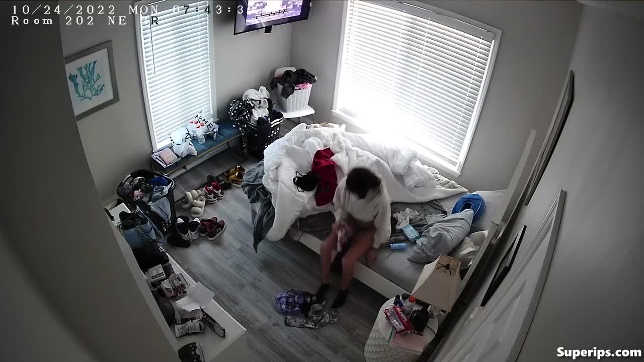 IPCAM – Skinny European girl changes her clothes IPCAM – Skinny European girl changes her clothes