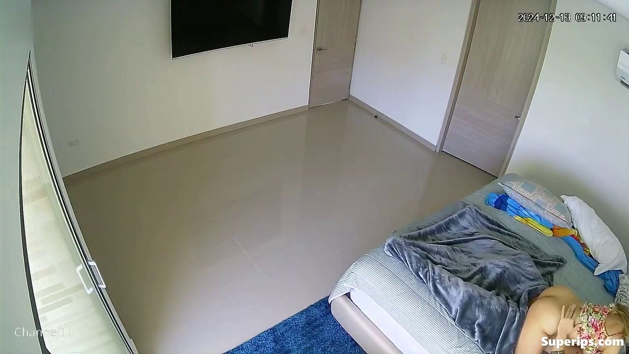 IPCAM – Petite Latina woman rides hard IPCAM – Petite Latina woman rides hard