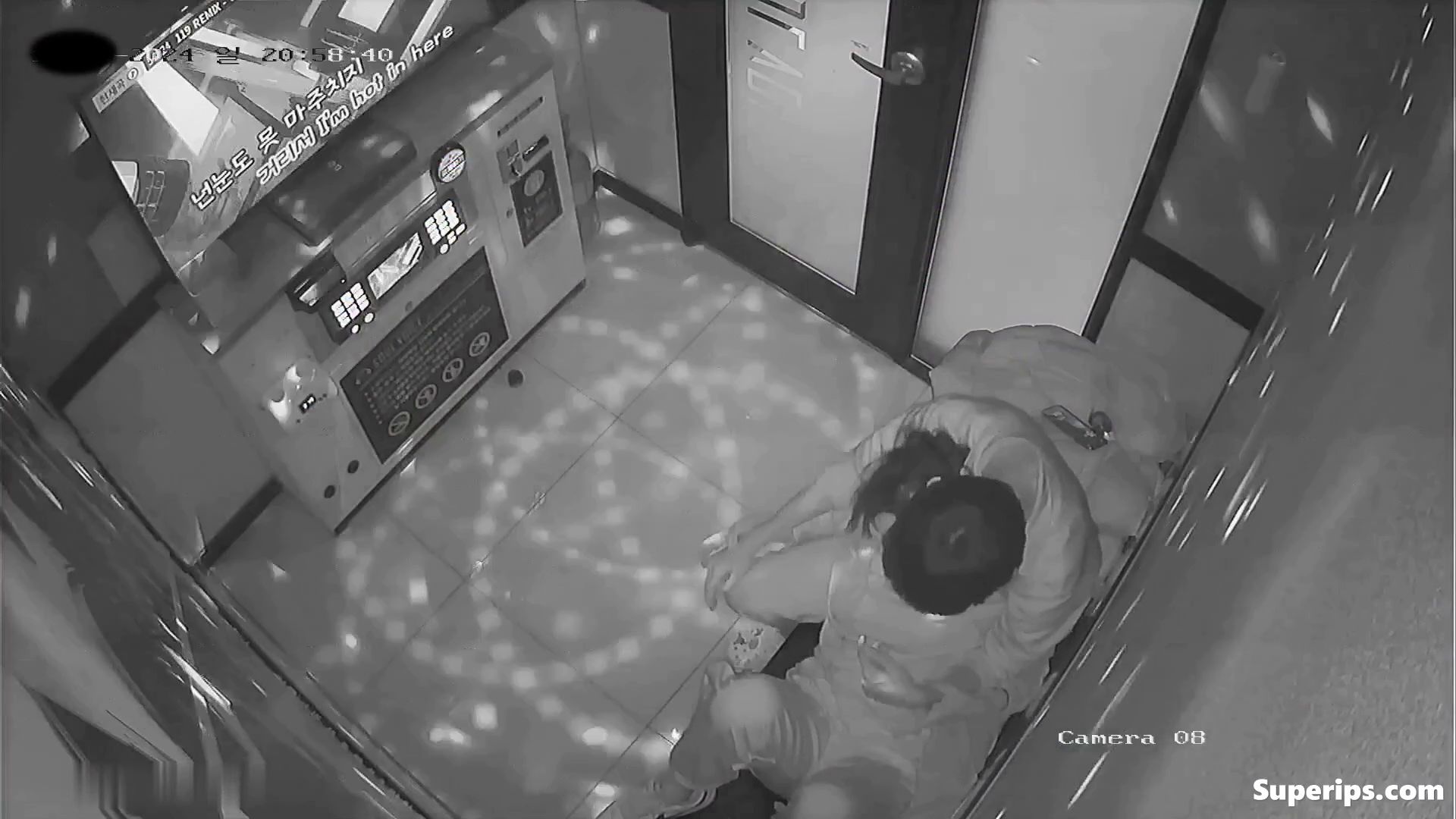 IPCAM – Korean college couple kiss passionately IPCAM – Korean college couple kiss passionately