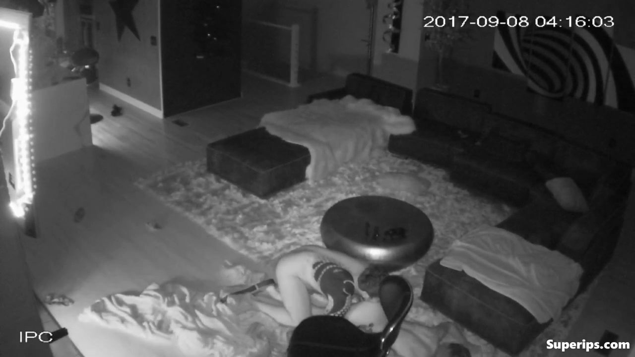 IPCAM – American couple fucks in the living room IPCAM – American couple fucks in the living room