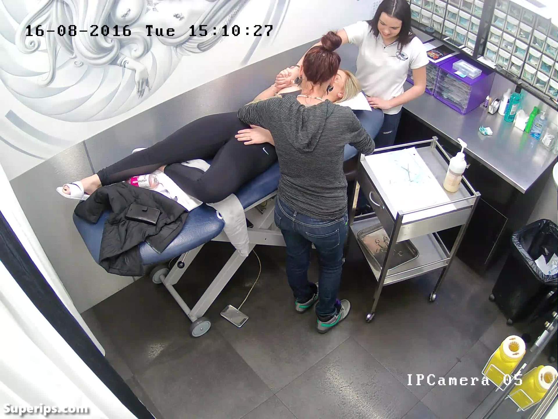 IPCAM – Busty British teen gets her nipples pierced IPCAM – Busty British teen gets her nipples pierced