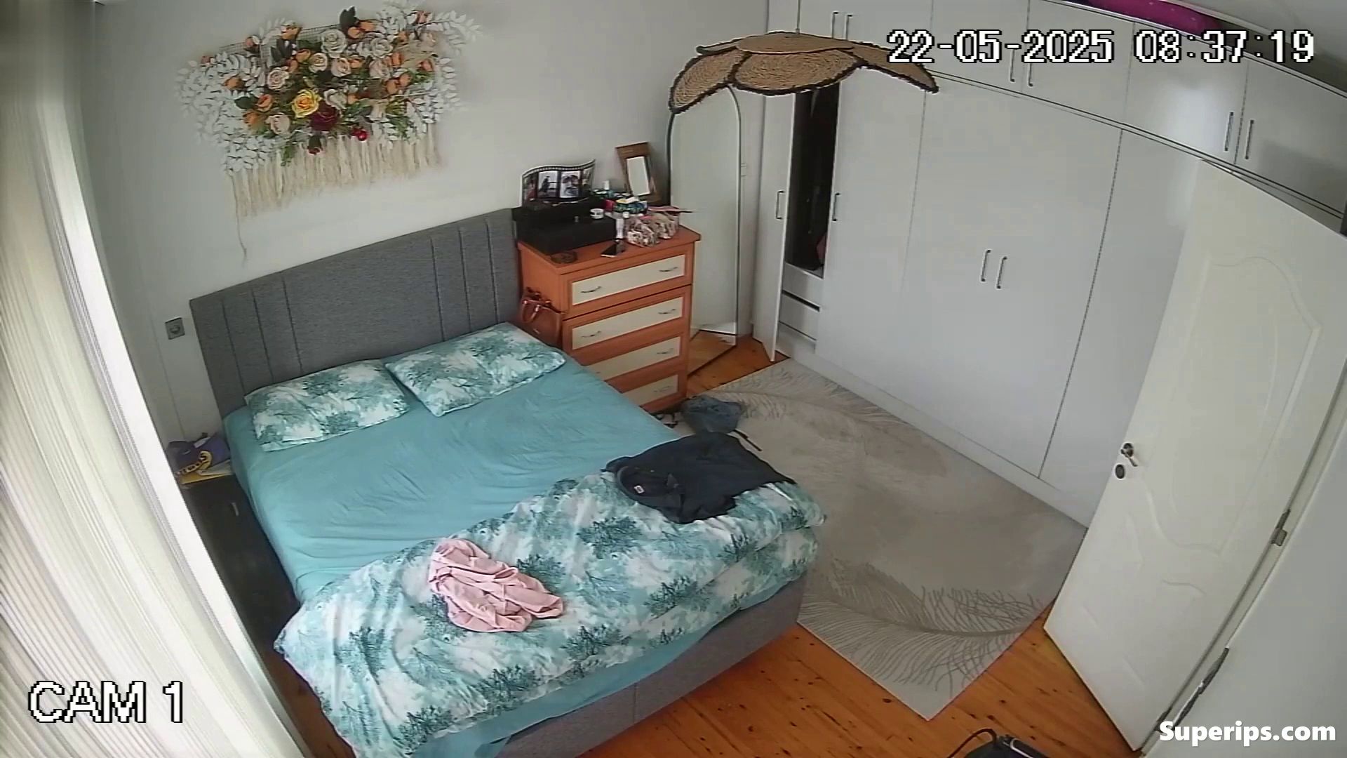 IPCAM – Cute Arab college girl changes clothes IPCAM – Cute Arab college girl changes clothes