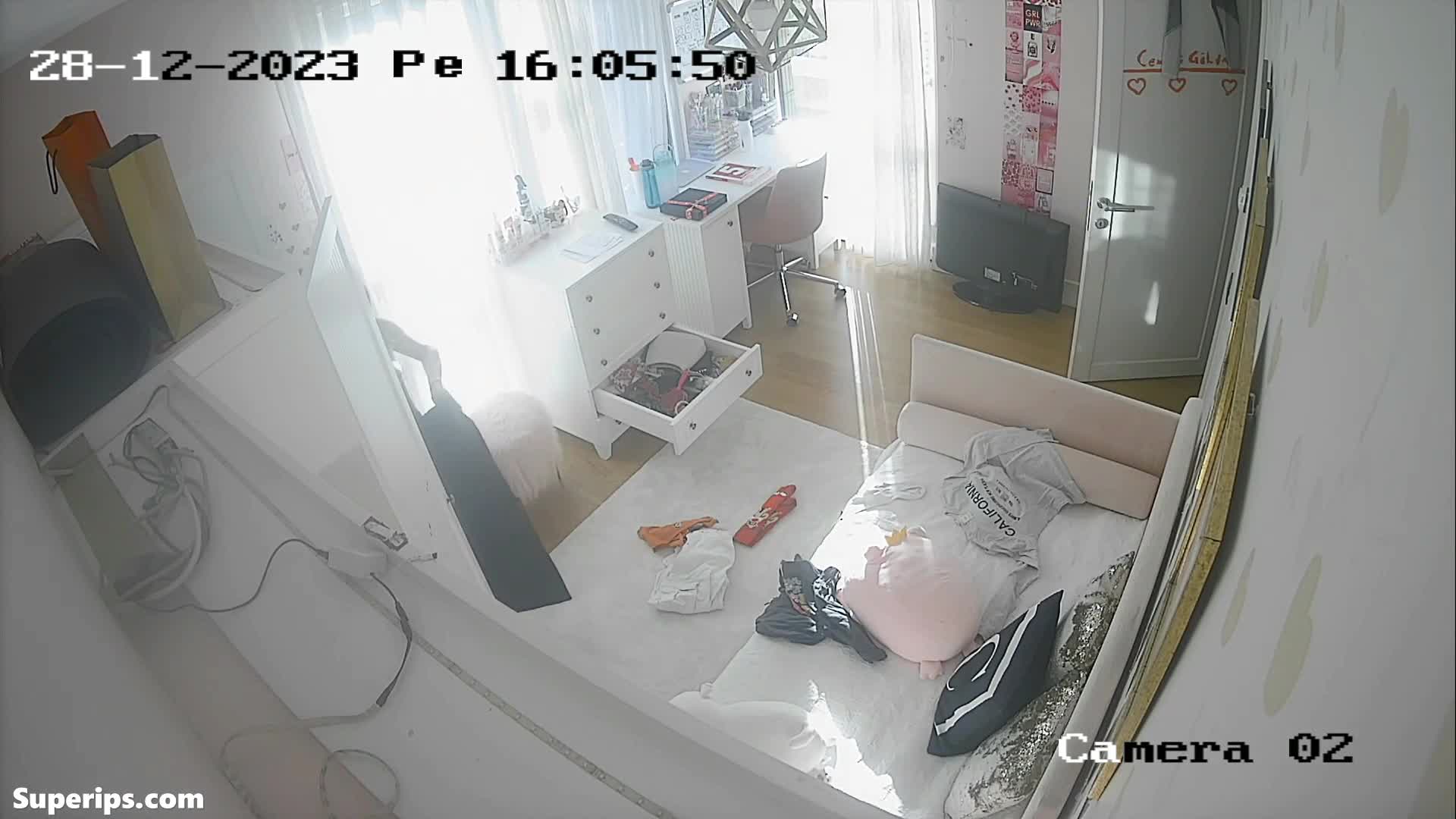 IPCAM – Gorgeous French girl gets dressed in her room IPCAM – Gorgeous French girl gets dressed in her room