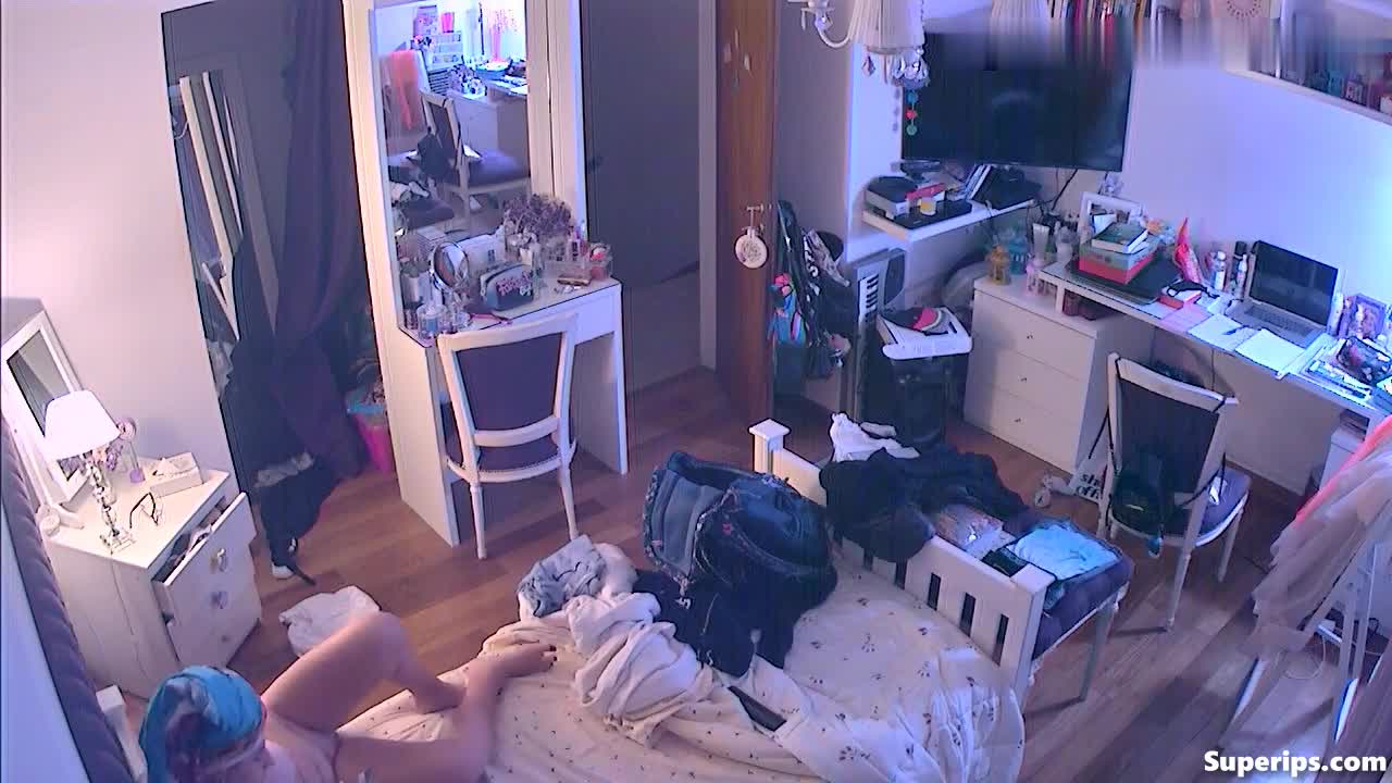 IPCAM – French redhead girl gets dressed in her room IPCAM – French redhead girl gets dressed in her room