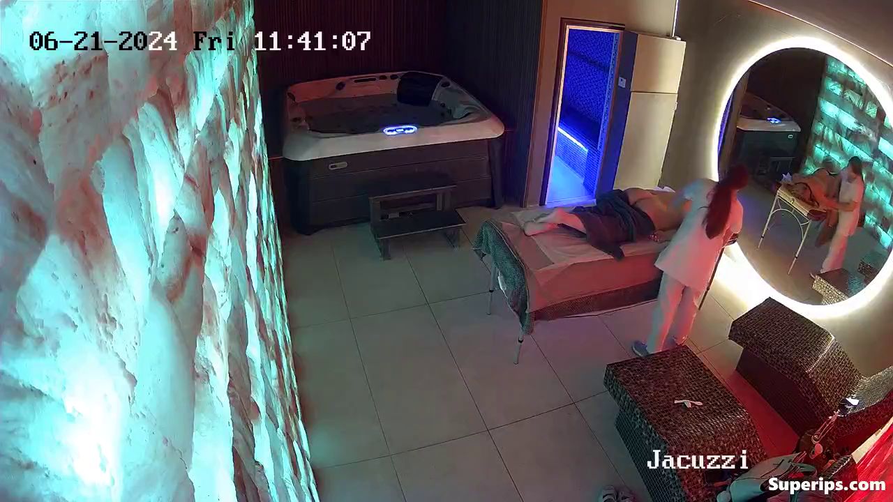 IPCAM – Mature woman receives a massage from a young girl IPCAM – Mature woman receives a massage from a young girl