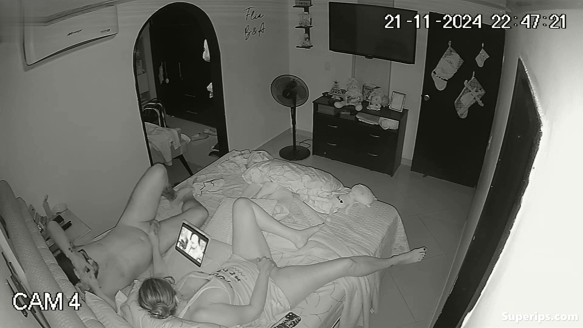 IPCAM – Mature couple fucks while watching porn IPCAM – Mature couple fucks while watching porn