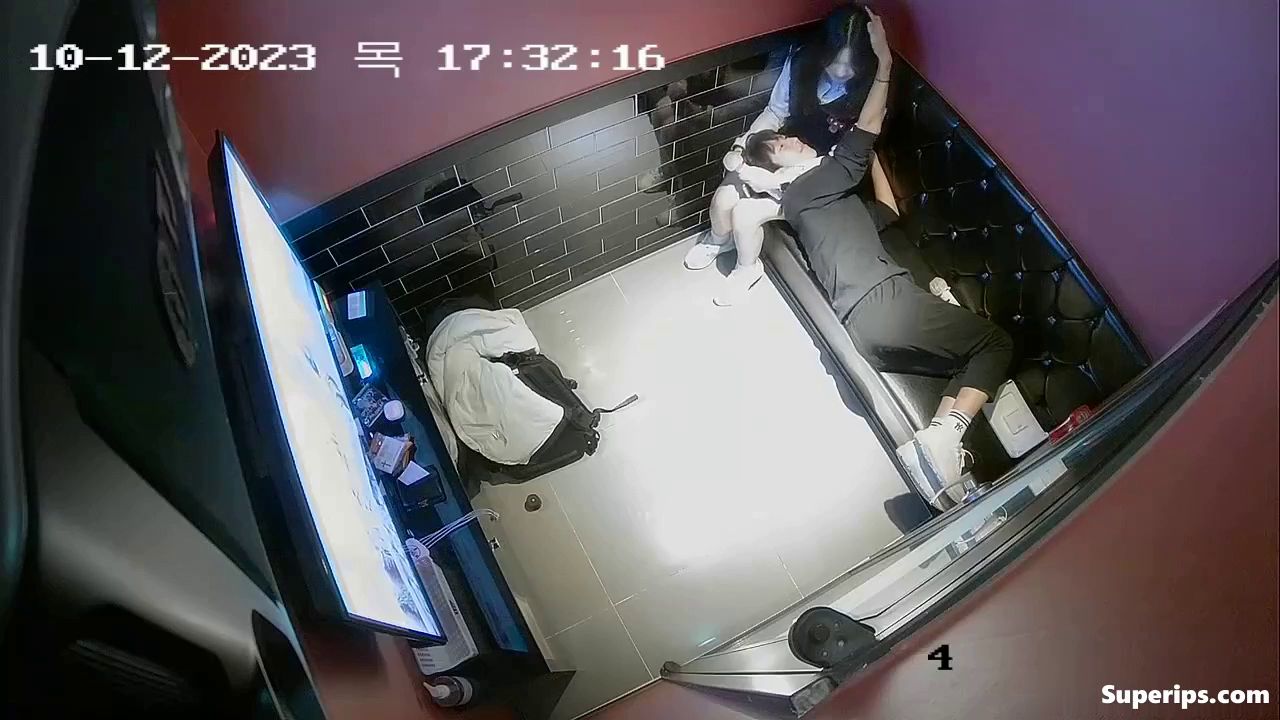 IPCAM – Young Korean girl masturbates in karaoke room IPCAM – Young Korean girl masturbates in karaoke room