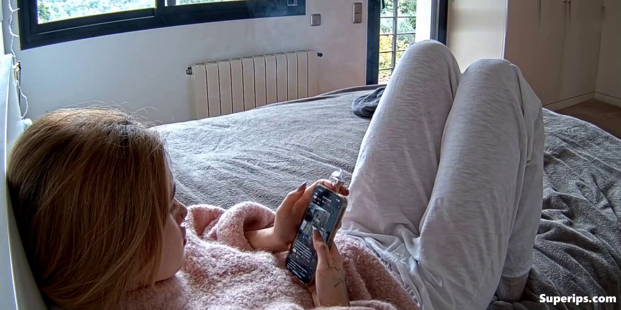 IPCAM – Naughty German girl watches Pornhub IPCAM – Naughty German girl watches Pornhub