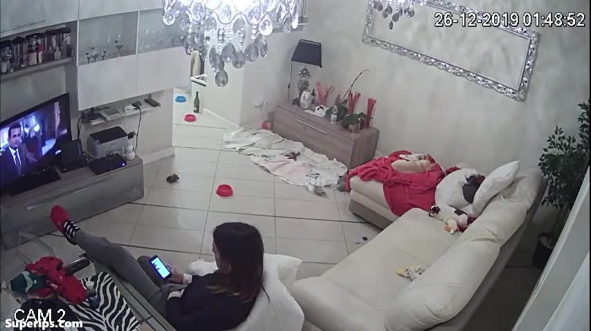 IPCAM – Skinny brunette girl masturbates on the couch IPCAM – Skinny brunette girl masturbates on the couch