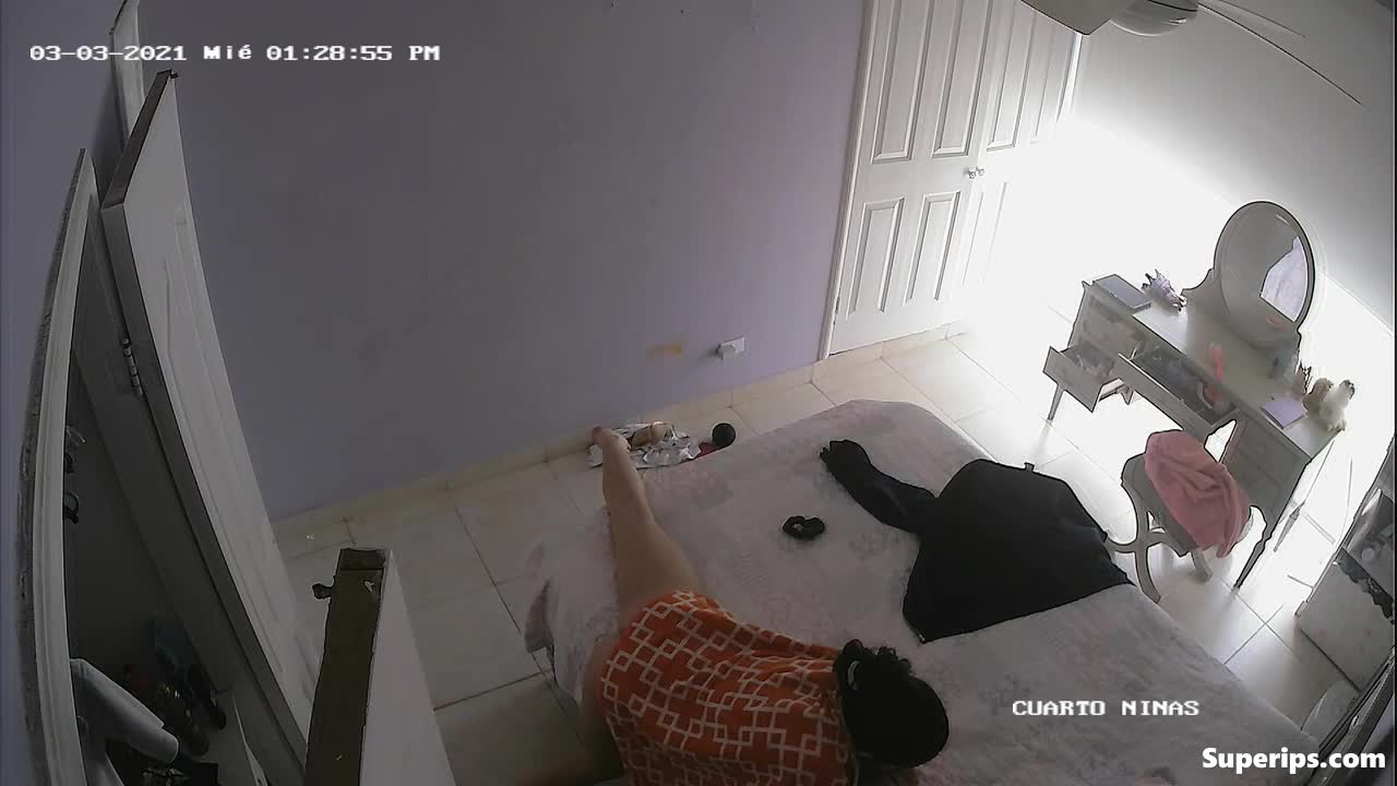 IPCAM – Brunette Latina rubs her pussy slowly IPCAM – Brunette Latina rubs her pussy slowly