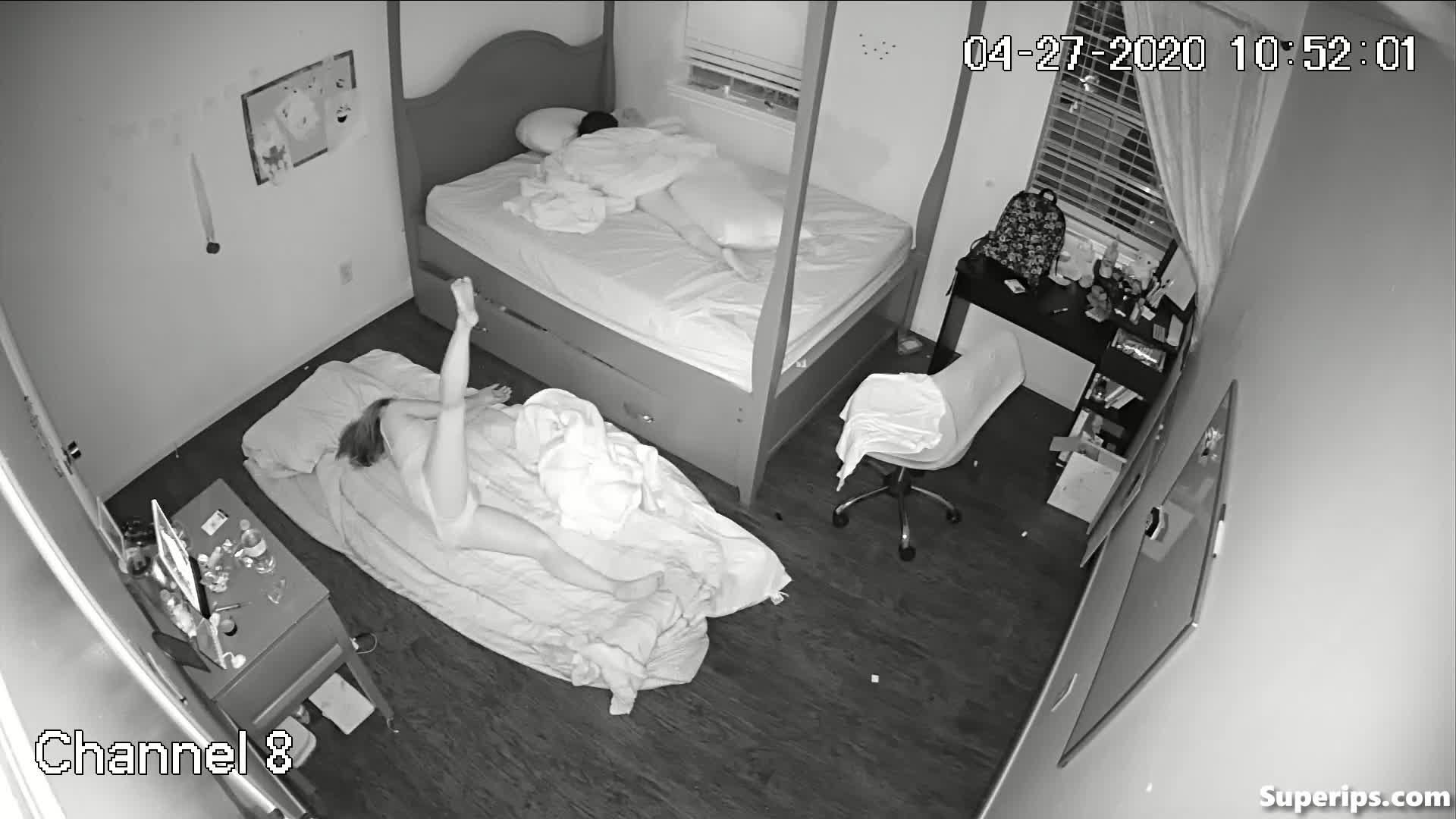 IPCAM – Italian mom exercises before going to sleep IPCAM – Italian mom exercises before going to sleep