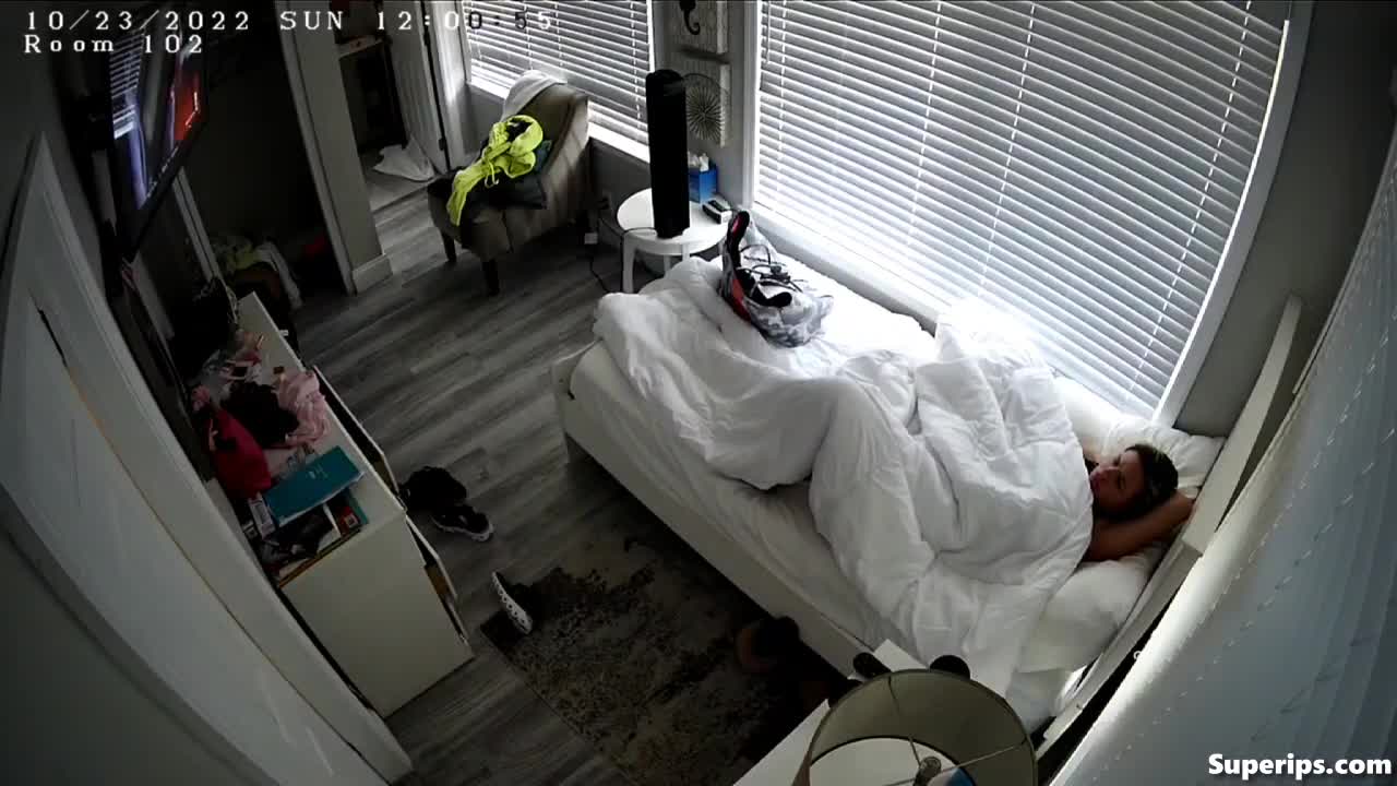 IPCAM – Blonde Canadian girl masturbates on her bed IPCAM – Blonde Canadian girl masturbates on her bed