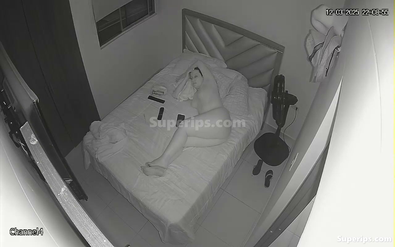 IPCAM – Big ass Latina girl sleeps completely naked IPCAM – Big ass Latina girl sleeps completely naked