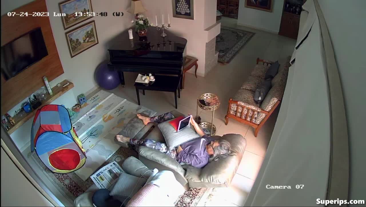 IPCAM – British granny masturbates on the couch IPCAM – British granny masturbates on the couch