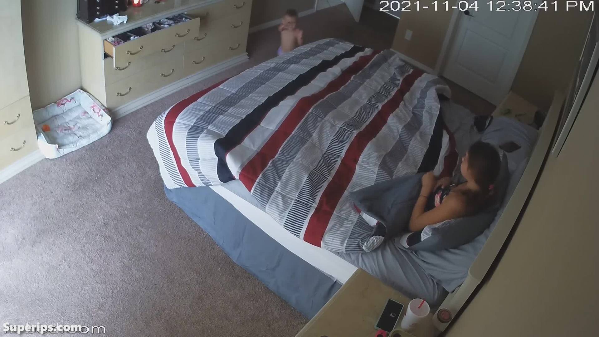 IPCAM – Young American mom masturbates with a vibrator IPCAM – Young American mom masturbates with a vibrator