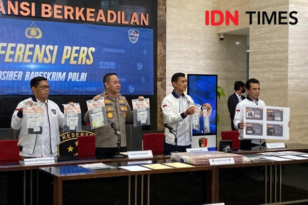 Bareskrim Serahkan Tersangka Robot Trading Net89 ke Kejari Bareskrim Serahkan Tersangka Robot Trading Net89 ke Kejari