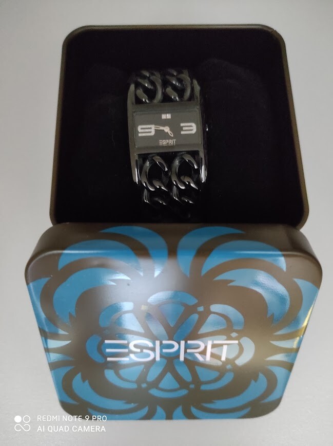 Montre femme Esprit noire quartz analogique Montre femme Esprit noire quartz analogique