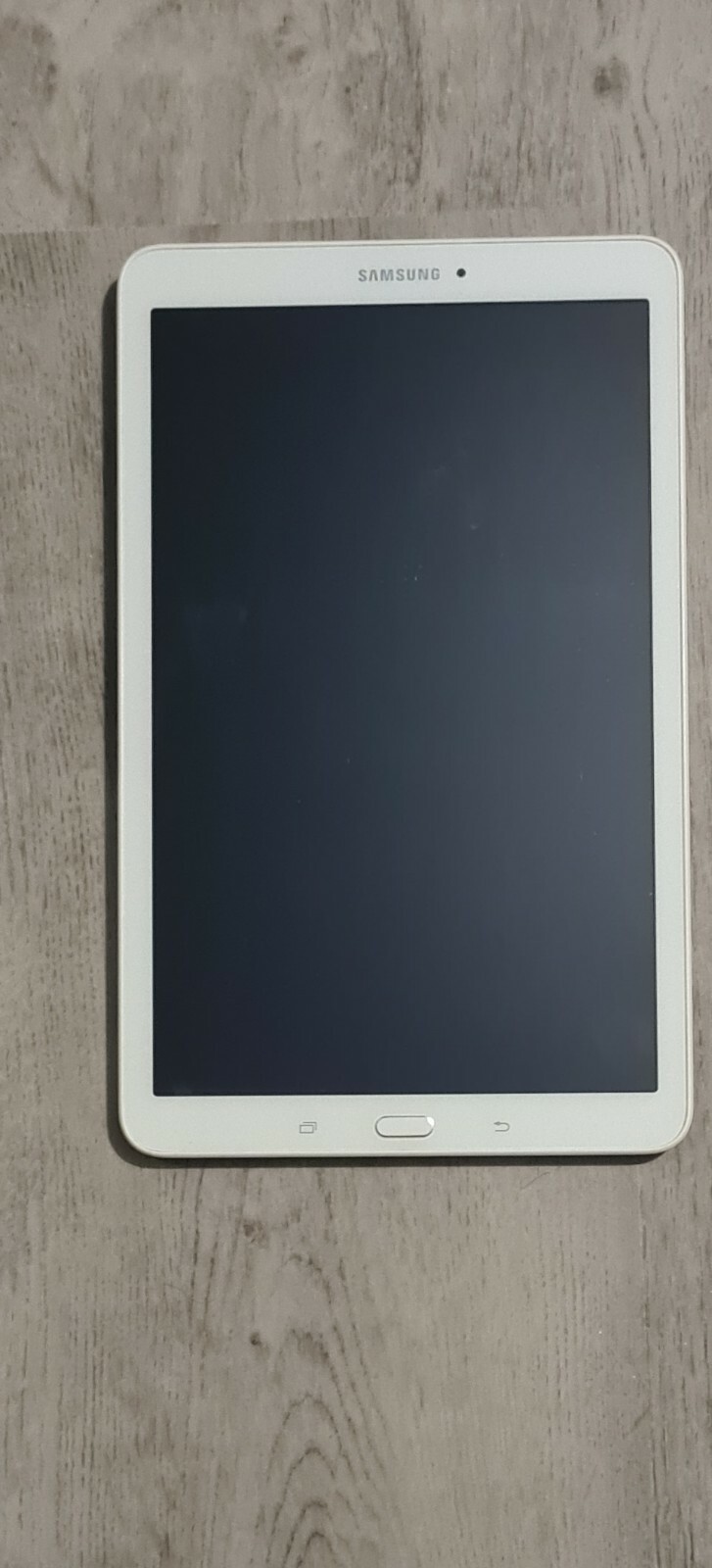 Tablette samsung galaxy tab E, blanche, bon état général,dans sa boîte d’origine Tablette samsung galaxy tab E, blanche, bon état général,dans sa boîte d’origine