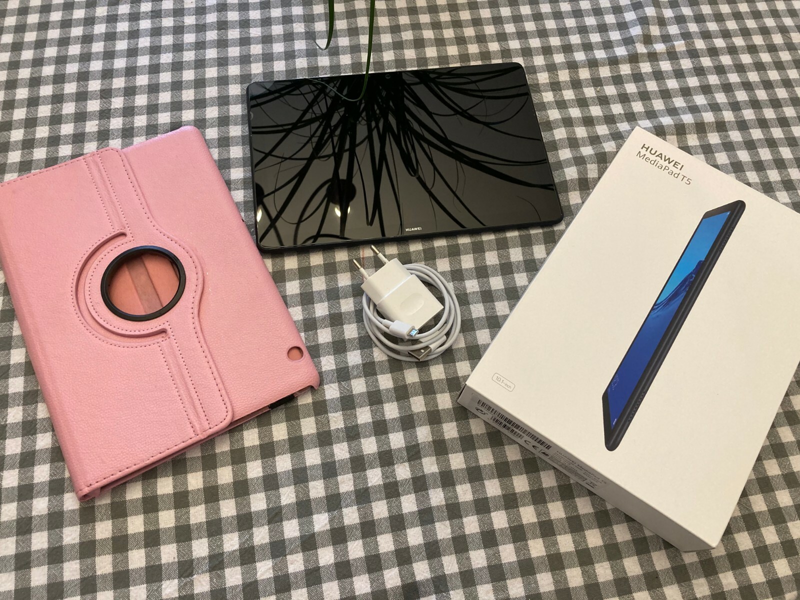 Tablette Huawei Media pad T5 comme neuve Tablette Huawei Media pad T5 comme neuve