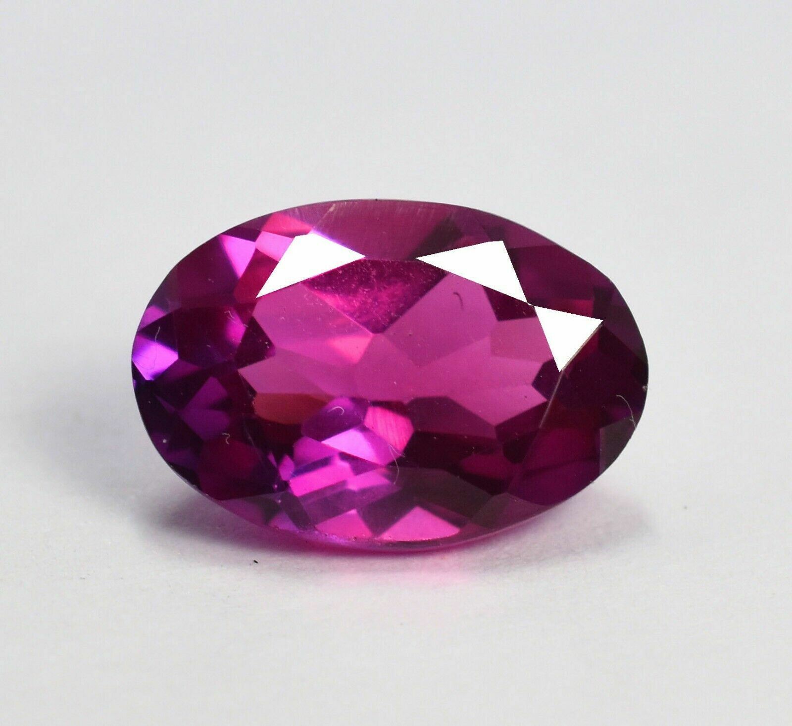 Pierres précieuses non chauffées en saphir de Boysenberry de Ceylan… Pierres précieuses non chauffées en saphir de Boysenberry de Ceylan…