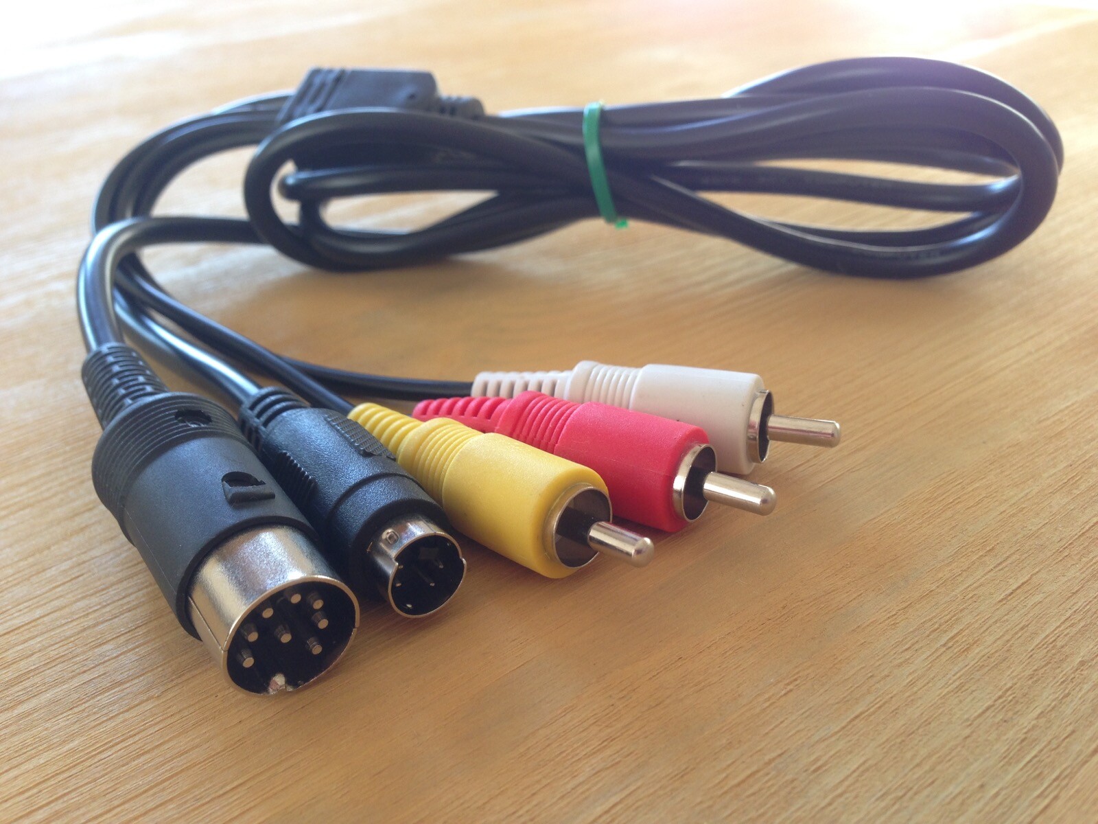 Cavo ALL IN ONE S-VIDEO + AV Commodore 64 64C C128 + Audio protection 8DIN Cavo ALL IN ONE S-VIDEO + AV Commodore 64 64C C128 + Audio protection 8DIN