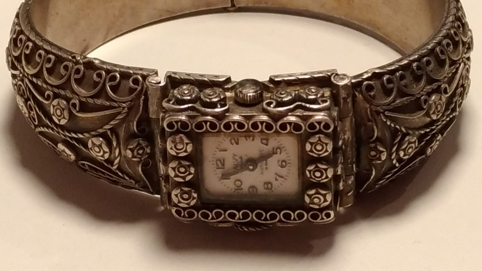 Montre femme vintage CALVY WATCH en argent massif