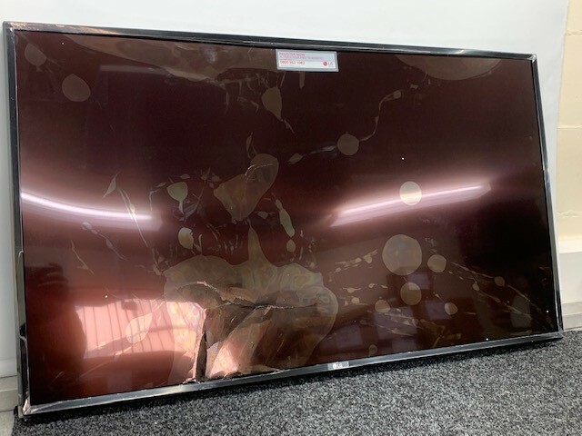 LG 49UN73006 49 inch 4K Ultra HD TV – Smashed Screen LG 49UN73006 49 inch 4K Ultra HD TV – Smashed Screen