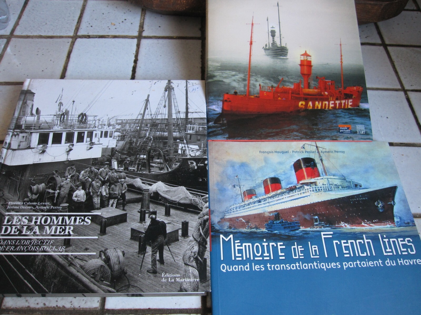 Lot de 3 livres sur la mer, le Transatlantique et les bateaux feux Lot de 3 livres sur la mer, le Transatlantique et les bateaux feux