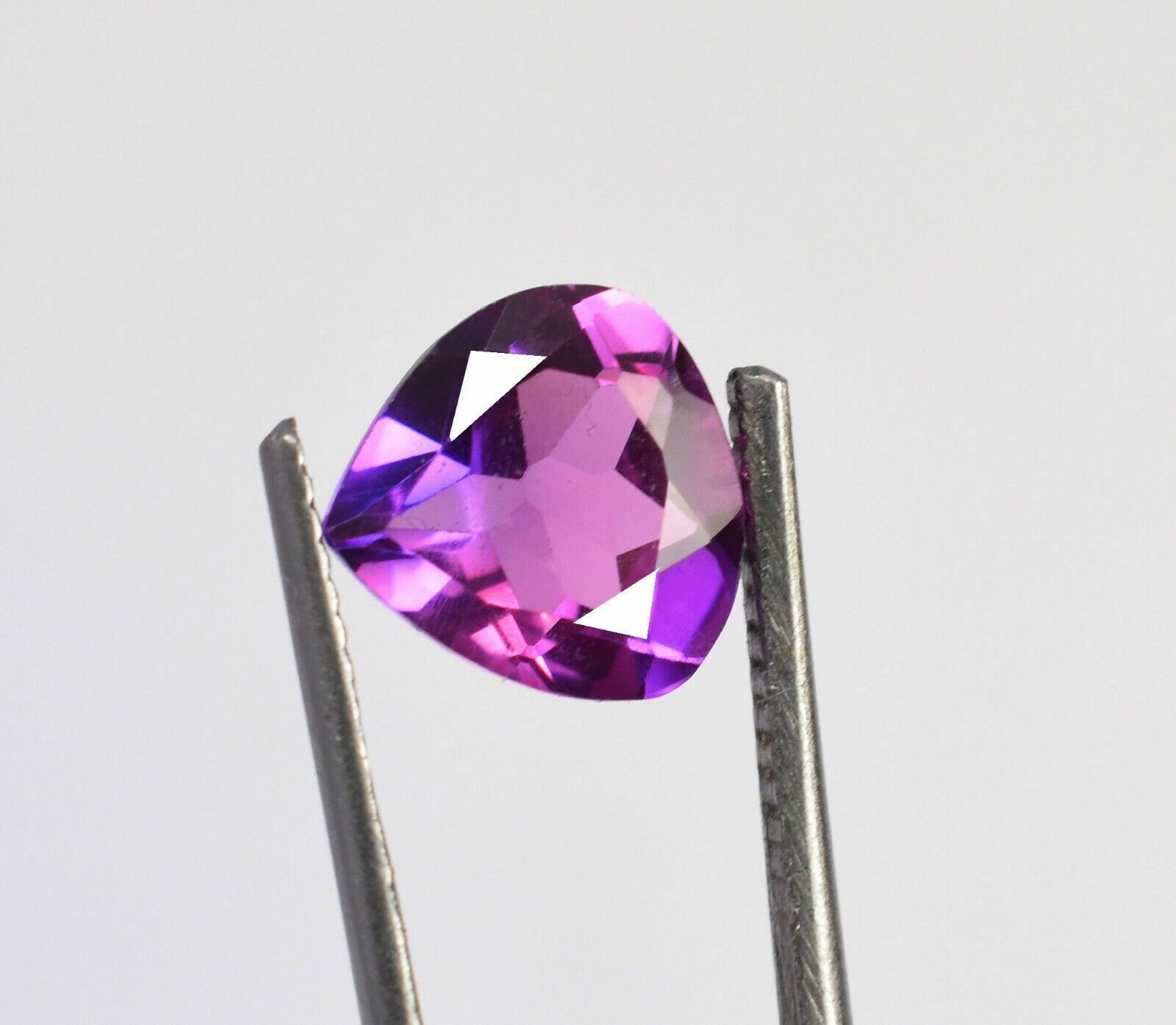 Pierres précieuses en vrac non chauffées en saphir de Ceylan Boysenberry… Pierres précieuses en vrac non chauffées en saphir de Ceylan Boysenberry…