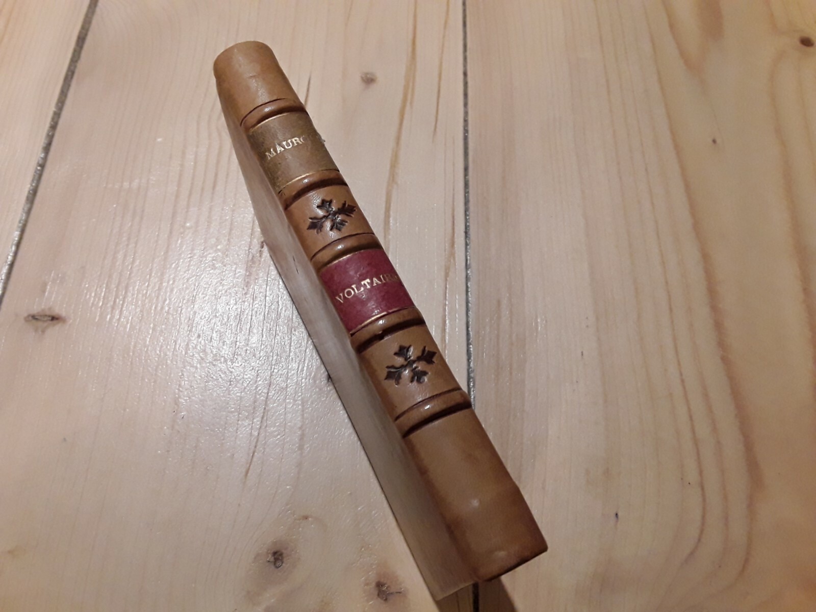 Livre ancien de collection relié VOLTAIRE par ANDRE MAUROIS -1935-