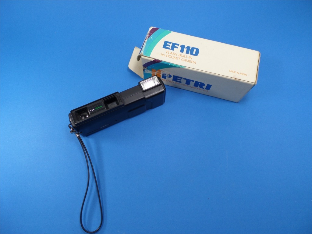 instamatic PETRI EF 110 fincamera/appareil photo vintage avec sa boite instamatic PETRI EF 110 fincamera/appareil photo vintage avec sa boite