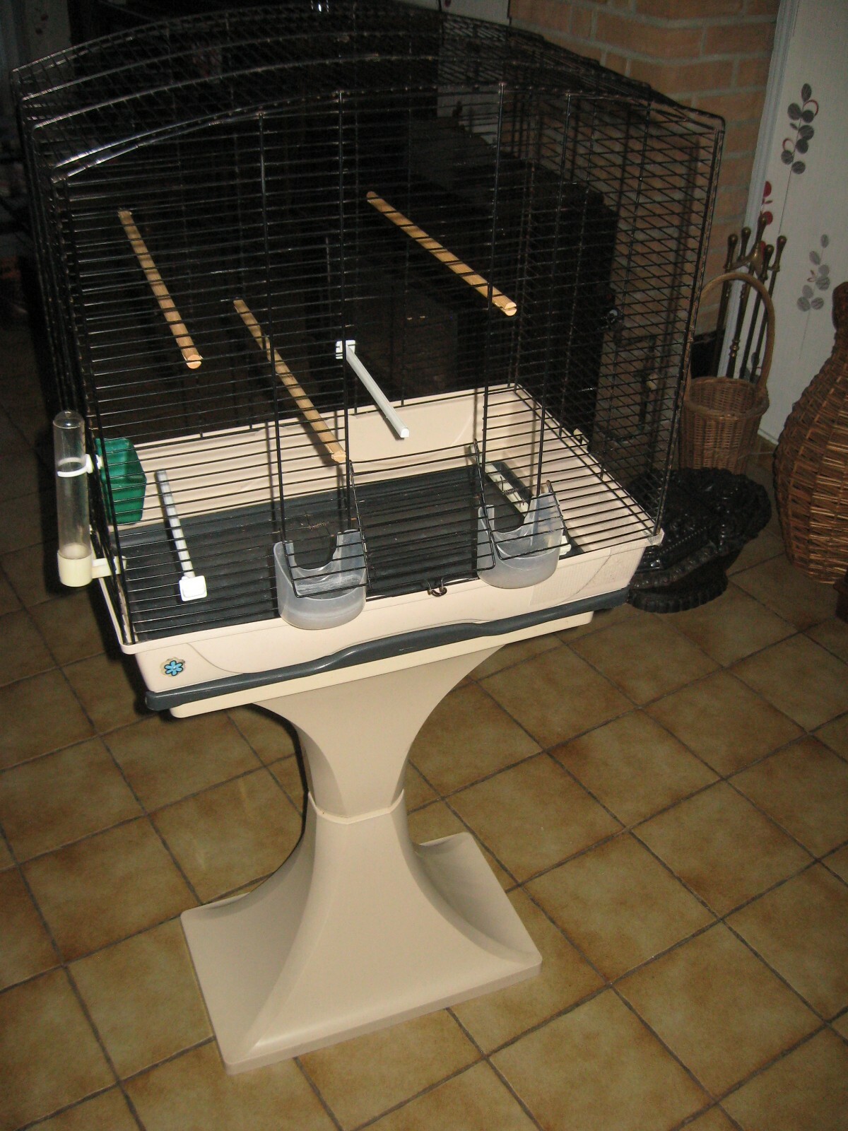 cage à oiseaux sur pied