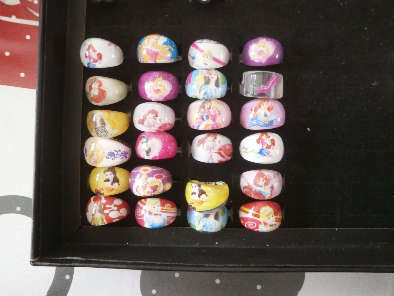 LOT DE 24 BAGUES PRINCESSE BIJOUX FANTAISIE FILLE LOT DE 24 BAGUES PRINCESSE BIJOUX FANTAISIE FILLE