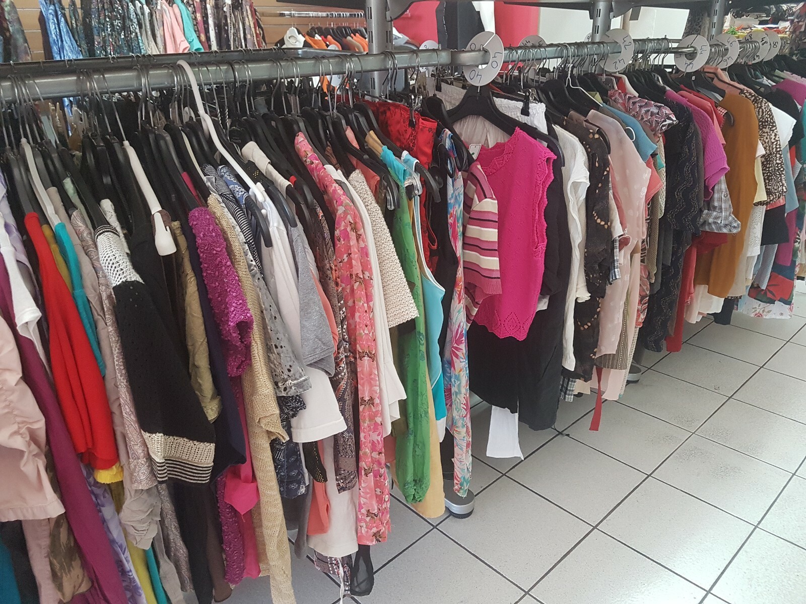 Lots Vêtements D’occasion Friperie Femme taille au choix Lots Vêtements D’occasion Friperie Femme taille au choix