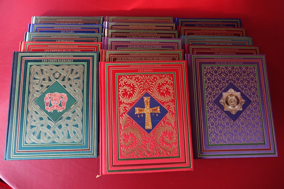 LES GRANDS TRESORS DE L’HISTOIRE EN 16 VOLUMES SUPERBES LIVRES RELIURE EN SATIN. LES GRANDS TRESORS DE L’HISTOIRE EN 16 VOLUMES SUPERBES LIVRES RELIURE EN SATIN.