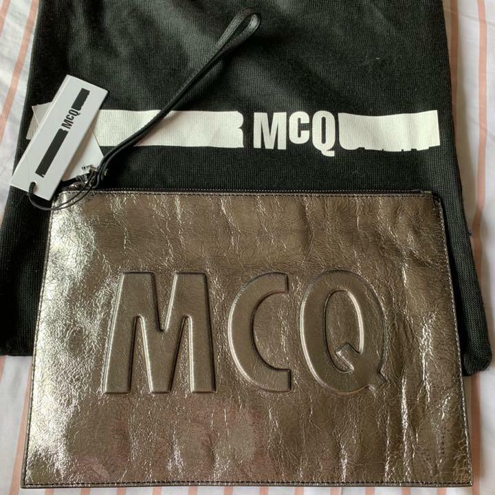 Alexander McQueen Sac à Main Pochette Grand Logo Mcq Argent Cuir Femmes De Japon Alexander McQueen Sac à Main Pochette Grand Logo Mcq Argent Cuir Femmes De Japon