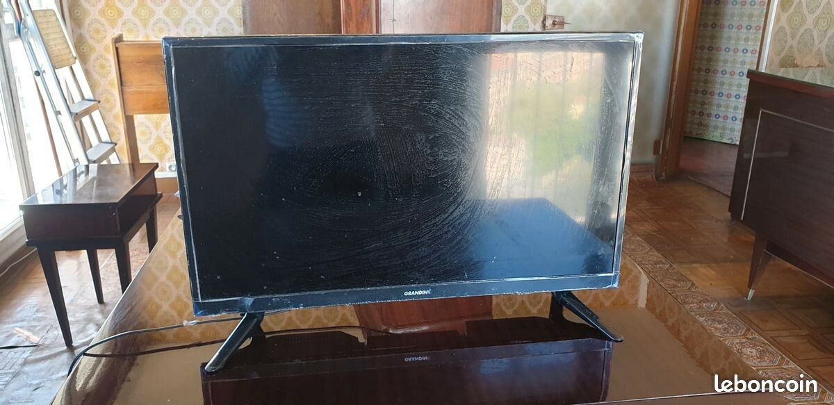 A VENDRE TV GRANDIN 27 pouces A VENDRE TV GRANDIN 27 pouces