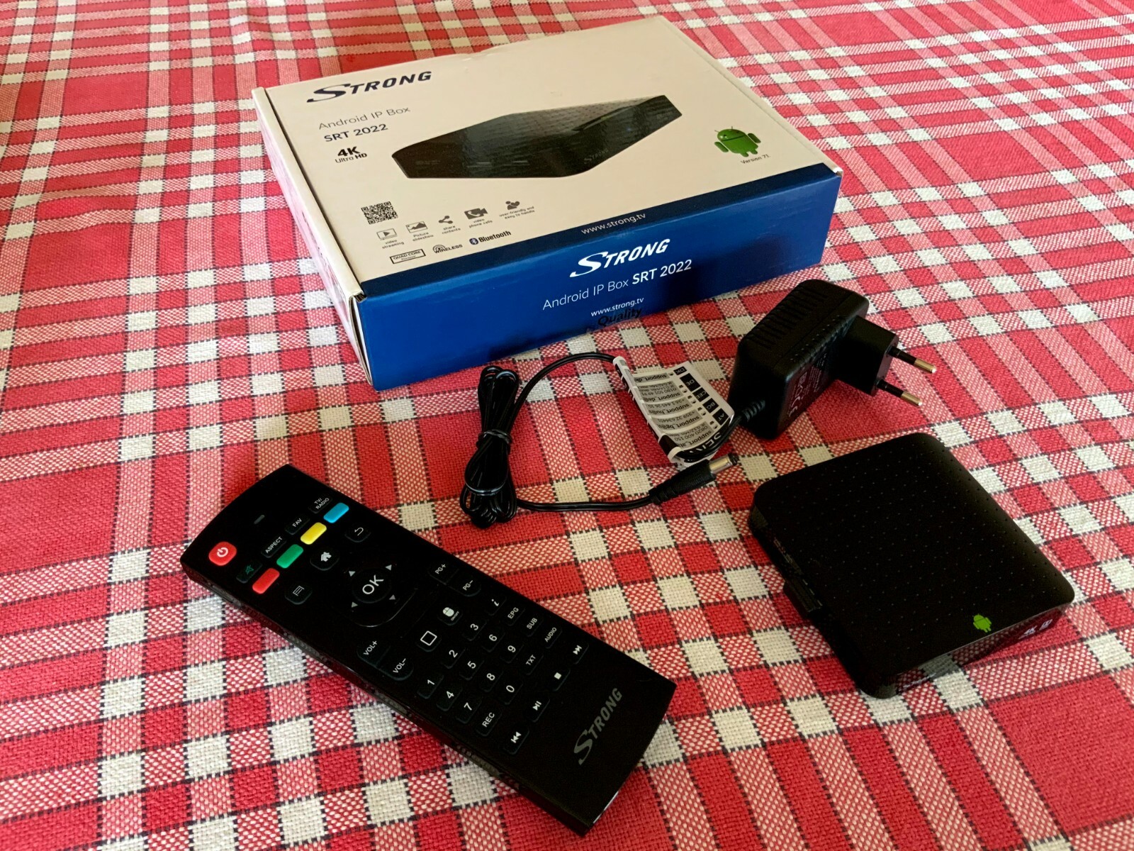 STRONG SRT 2022 Ultra HD Android IP streaming Box, 4k H.265 STRONG SRT 2022 Ultra HD Android IP streaming Box, 4k H.265