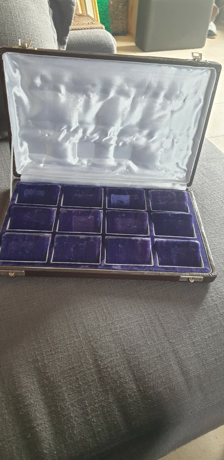 MALLETTE DE RANGEMENT POUR PIERRES PRECIEUSES OU BIJOUX MAROTTE MALLETTE DE RANGEMENT POUR PIERRES PRECIEUSES OU BIJOUX MAROTTE