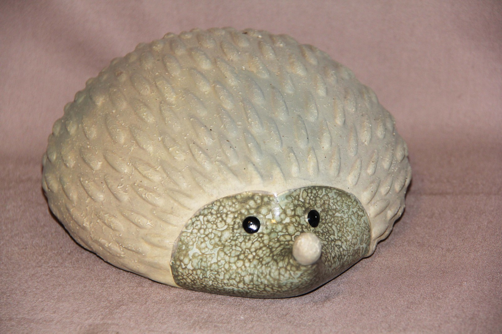 Hérisson figurine céramique belle décoration dans une terrasse ou un couloir Hérisson figurine céramique belle décoration dans une terrasse ou un couloir