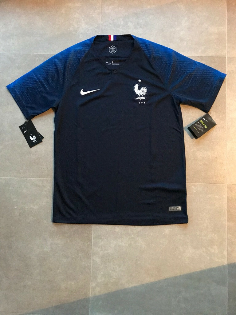 Maillot foot FFF 2018 / NIKE / 1 étoile Taille L Neuf avec étiquettes Maillot foot FFF 2018 / NIKE / 1 étoile Taille L Neuf avec étiquettes