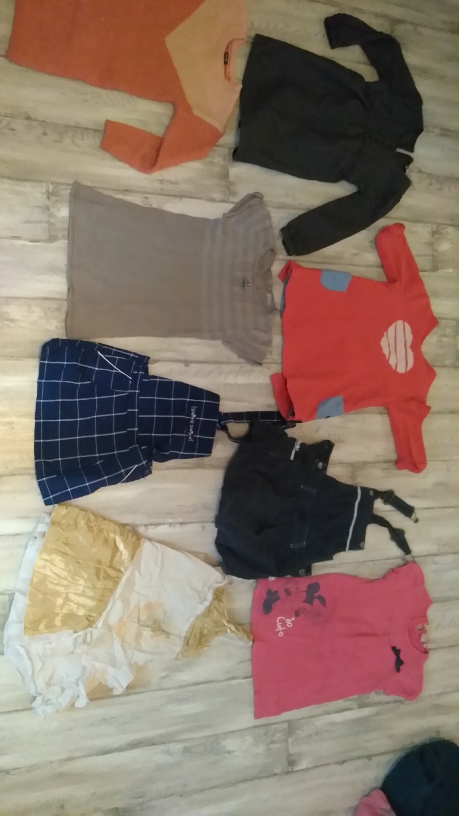 TRES GROS lot vêtements fille 4 ans 61 pcs TBE MARQUES TRES GROS lot vêtements fille 4 ans 61 pcs TBE MARQUES