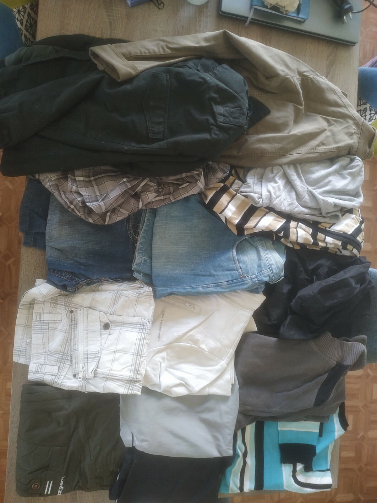 Gros Lot De 15 Vêtements Homme Taille M / 38 environ pour porter ou revendeur Gros Lot De 15 Vêtements Homme Taille M / 38 environ pour porter ou revendeur