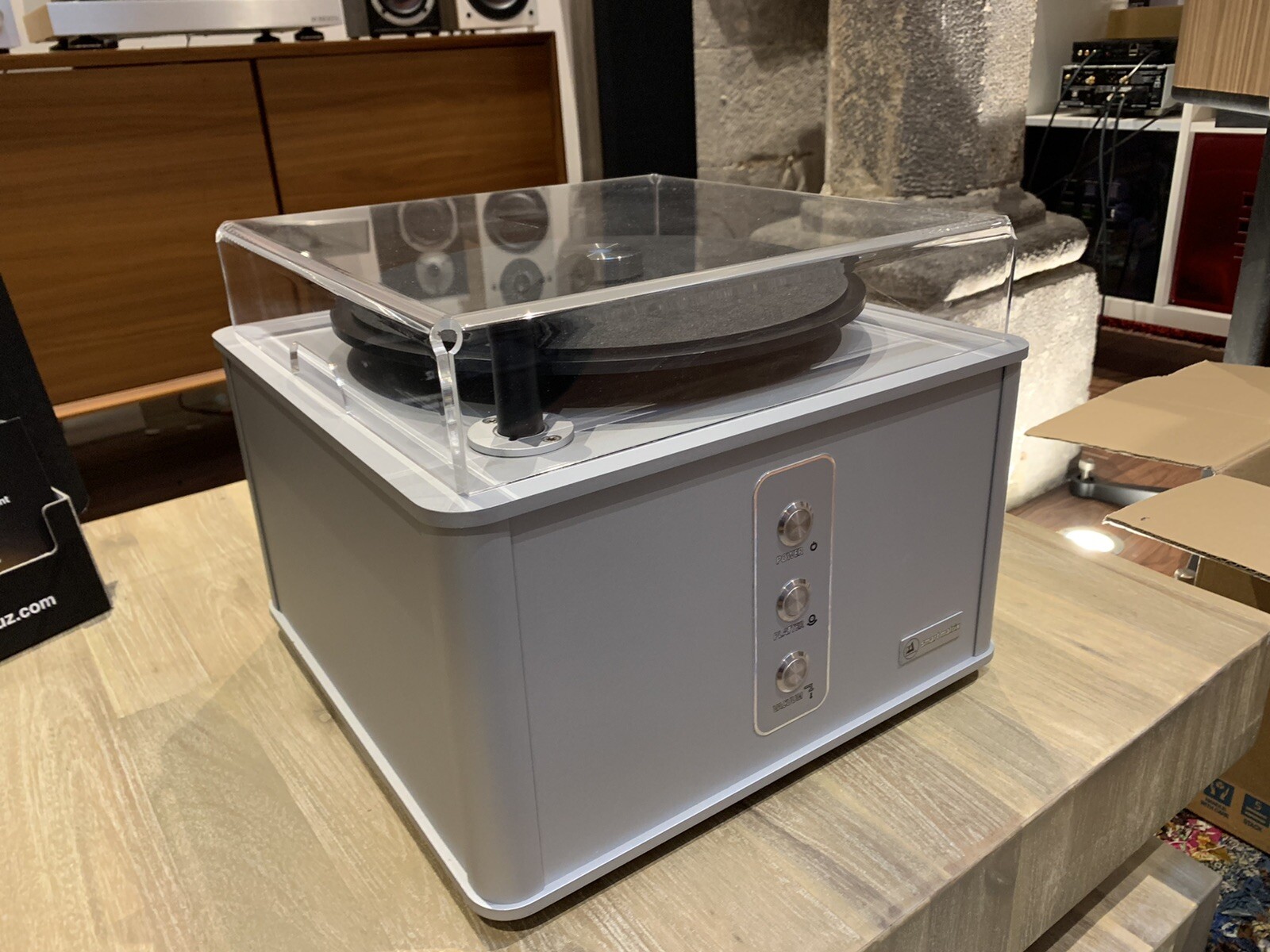 Machine à laver les disques Clearaudio Matrix pro avec capot Machine à laver les disques Clearaudio Matrix pro avec capot