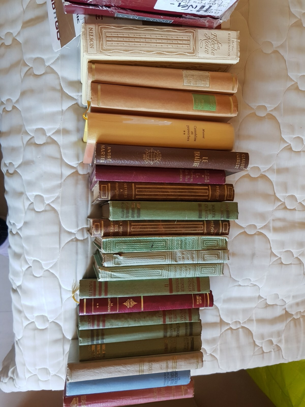 Gros lot de 20 livres romans anciens reliés divers Gros lot de 20 livres romans anciens reliés divers