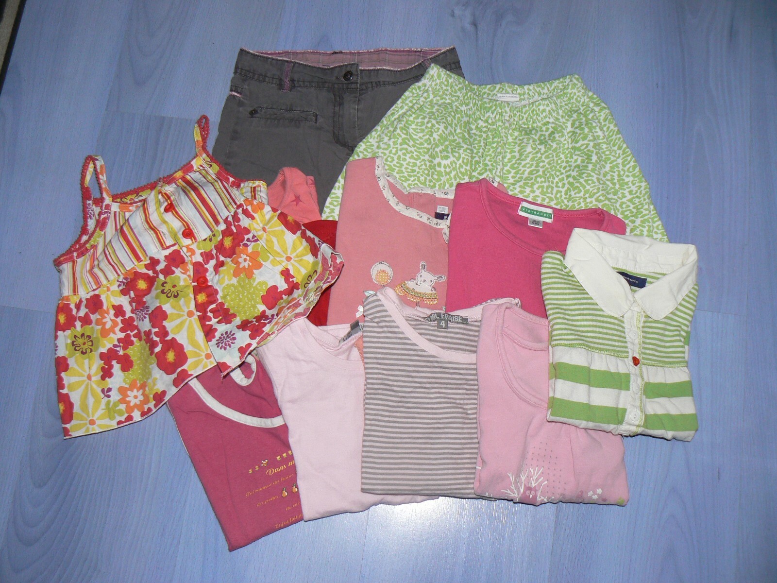 lot vêtements fille 4-5 ans(13 pièces) pantacourt-short-t.shirts lot vêtements fille 4-5 ans(13 pièces) pantacourt-short-t.shirts