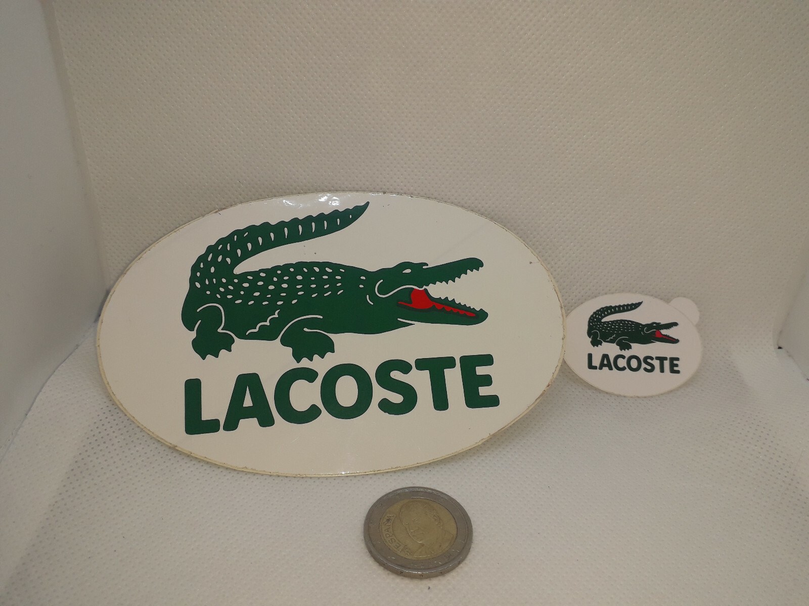 2 Autocollants LACOSTE (petit et grand modéles) 2 Autocollants LACOSTE (petit et grand modéles)