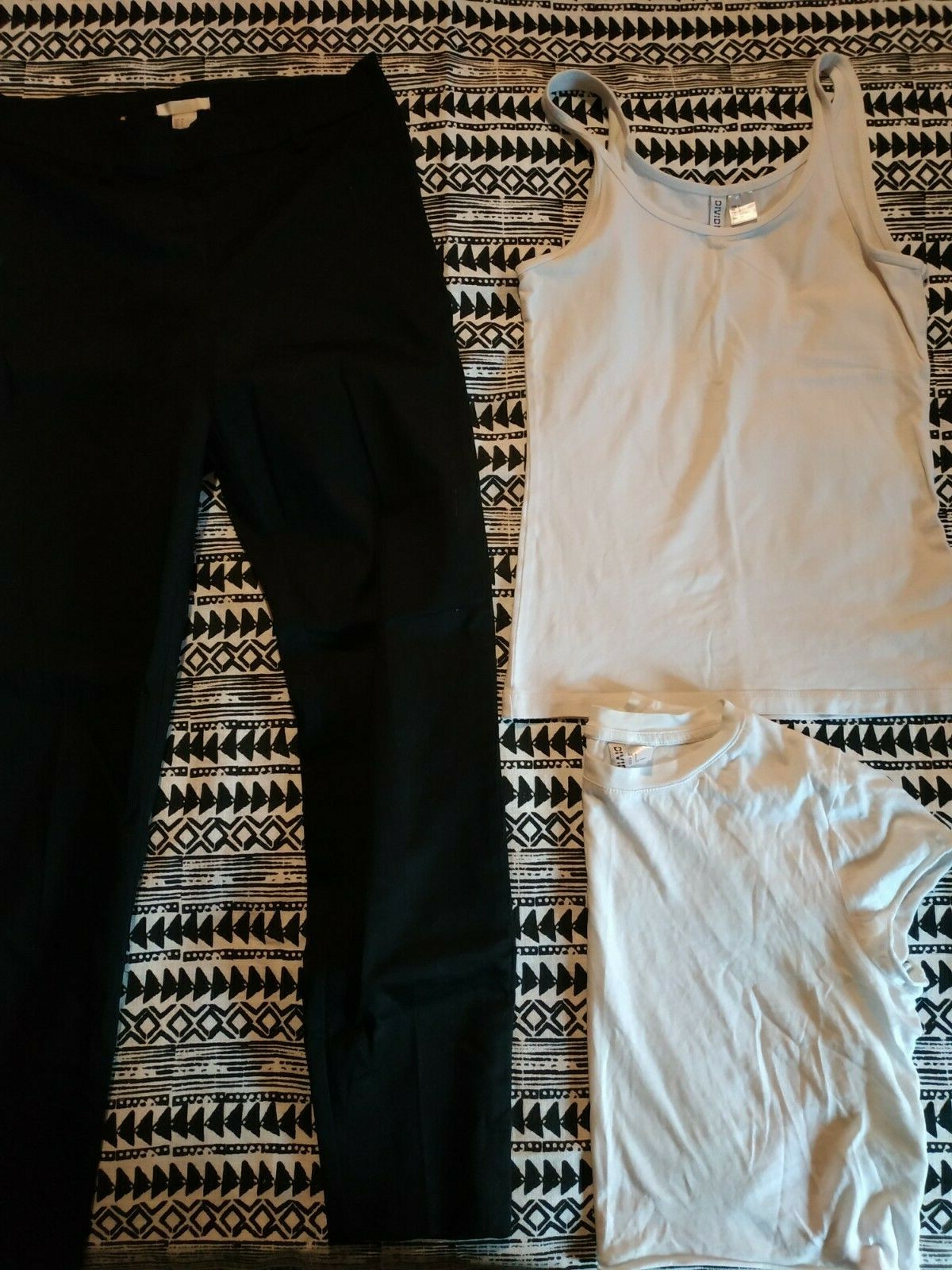 Lot de 4 vêtements blanc et noir femme pantalon h&m 36 S pull stradivarius gris